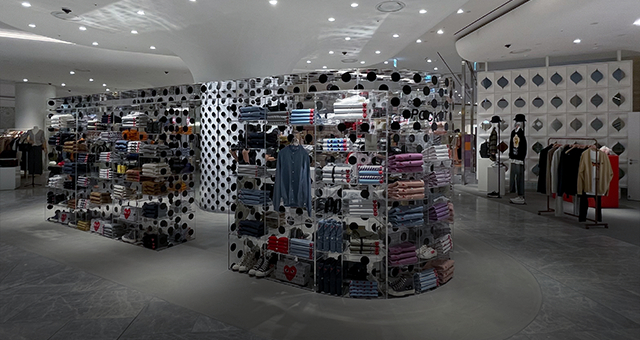 COMME des GARÇONS